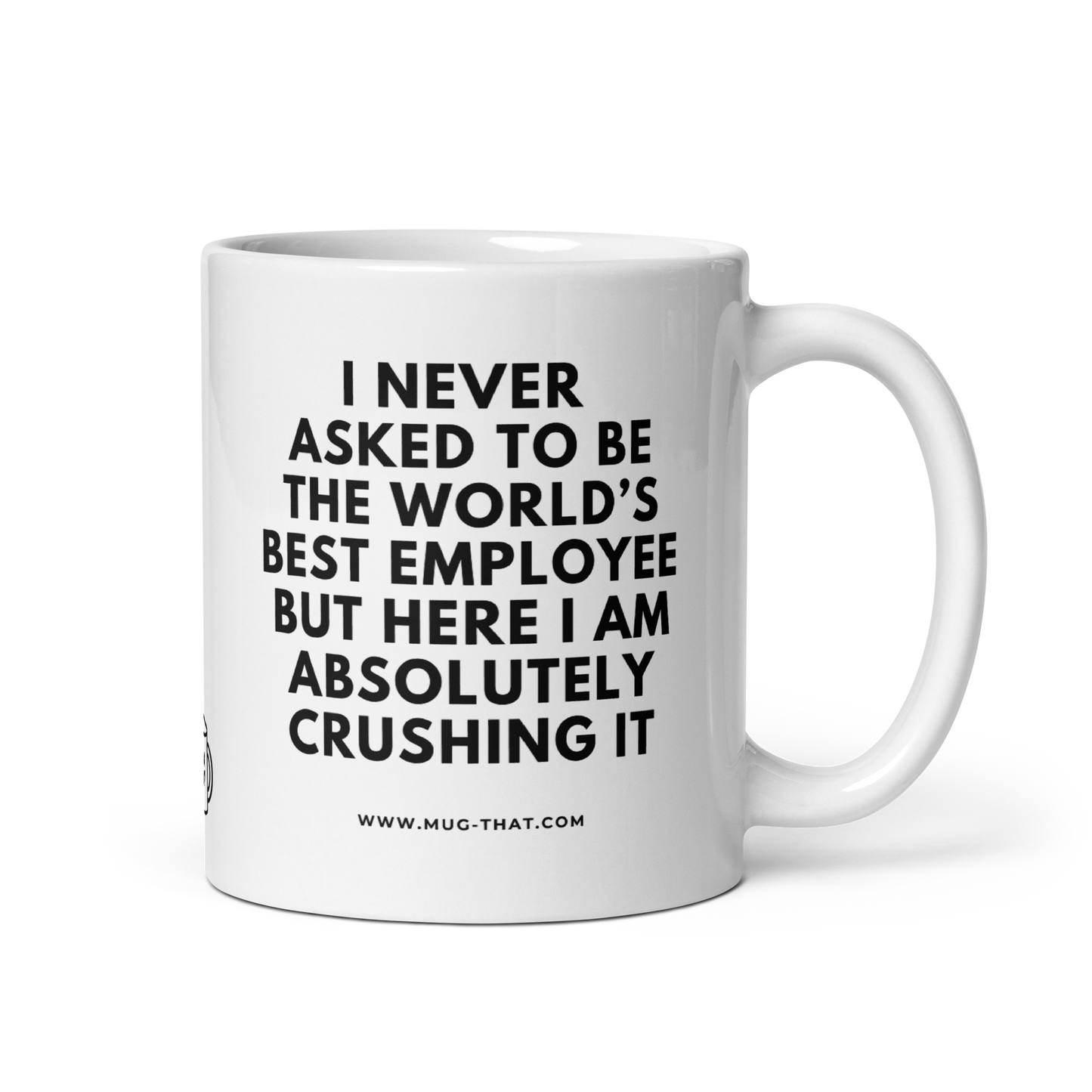 MUG THAT Kaffeetasse 325ml | „I NEVER ASKED TO BE THE WORLD'S BEST EMPLOYEE BUT HERE I AM ABSOLUTELY CRUSHING IT“ | Lustiges Bürogeschenk | Spülmaschinenfest