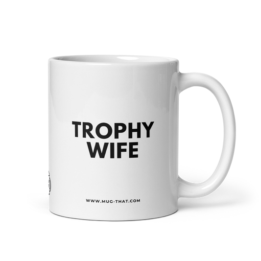MUG THAT Kaffeetasse 325ml | „TROPHY WIFE“ | Lustige Ehefrauen-Tasse | Humorvolles Geschenk für Ehefrau